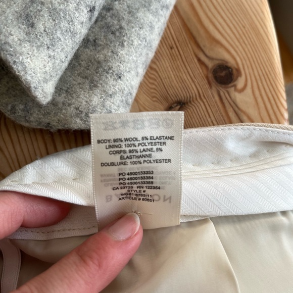 Babaton Pleated Shorts - Picture 3 of 4